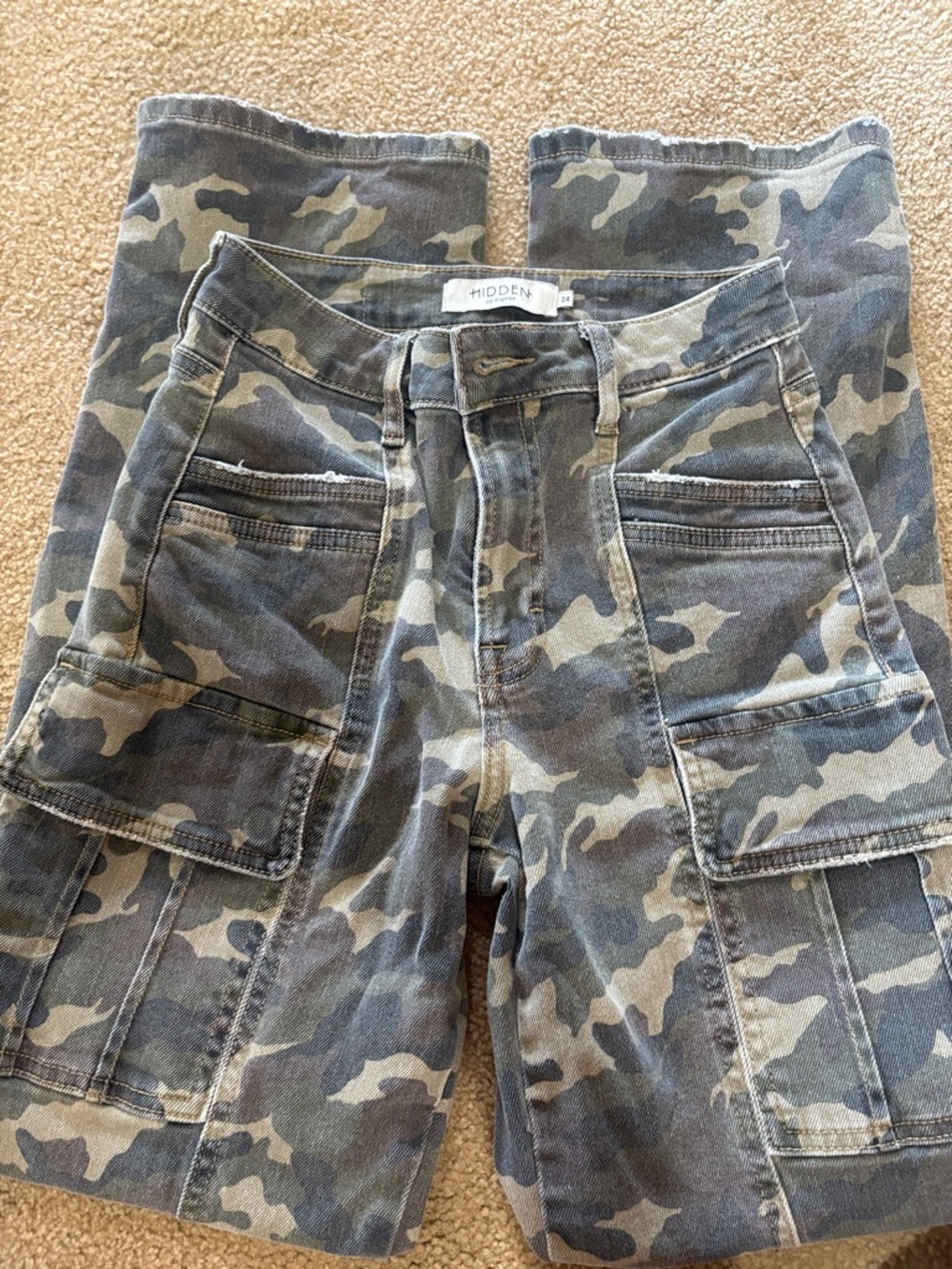 Hidden Women’s Camo Jeans - Picture 2 of 2